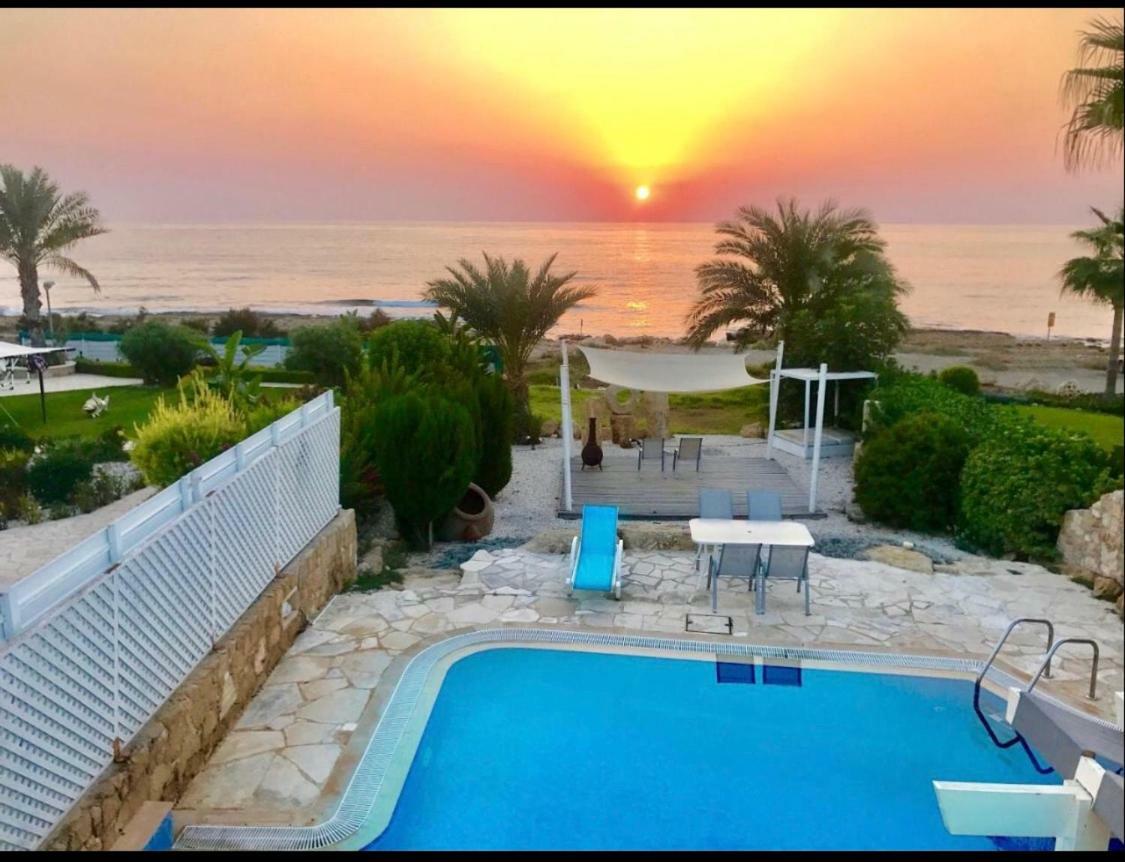 34 Beach Villa Paphos ภายนอก รูปภาพ